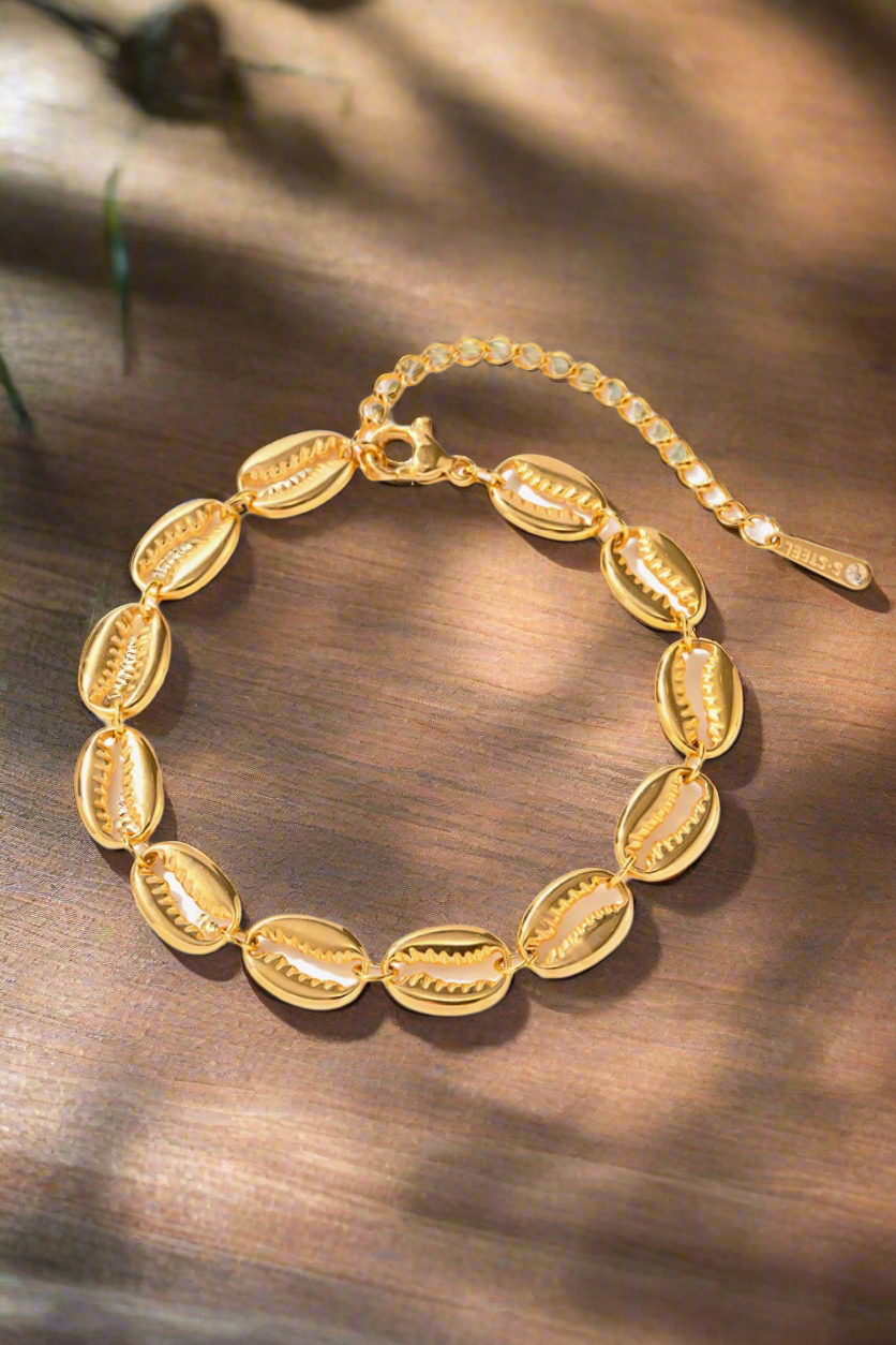 Shell Bracelet, Women's Bracelet, Gold Link Bracelet,  Charm Bracelet, Vacation Jewelry, Beach Jewelry, Beachchi Bracelet, Coastal theme Bracelet